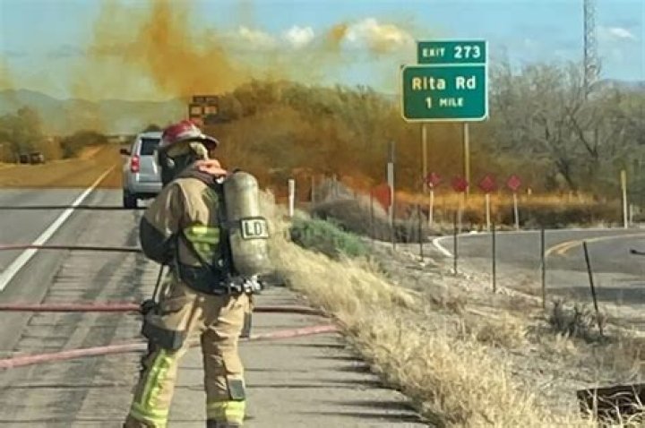 
Driver dead after hazmat spill on Tucson freeway forces evacuation, shelter-in-place order 