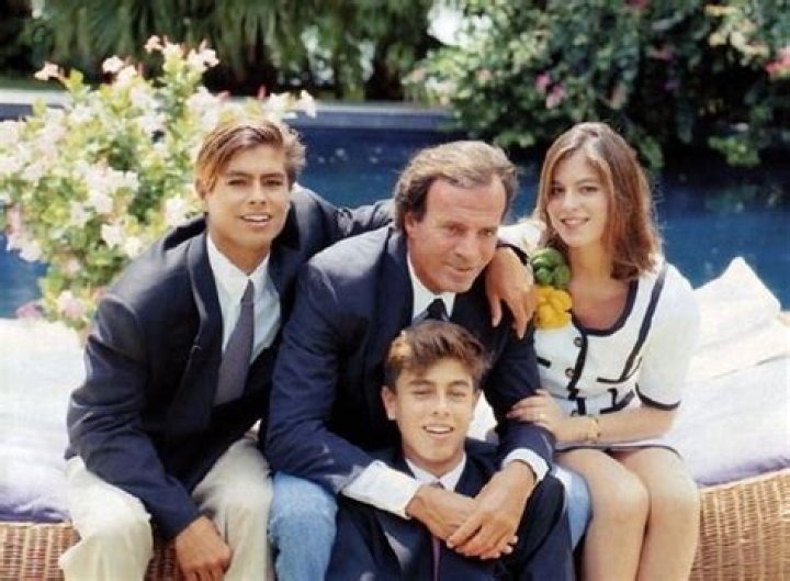 Julio Iglesias is Married to Wife: Miranda Rijnsburger. 8 kids.