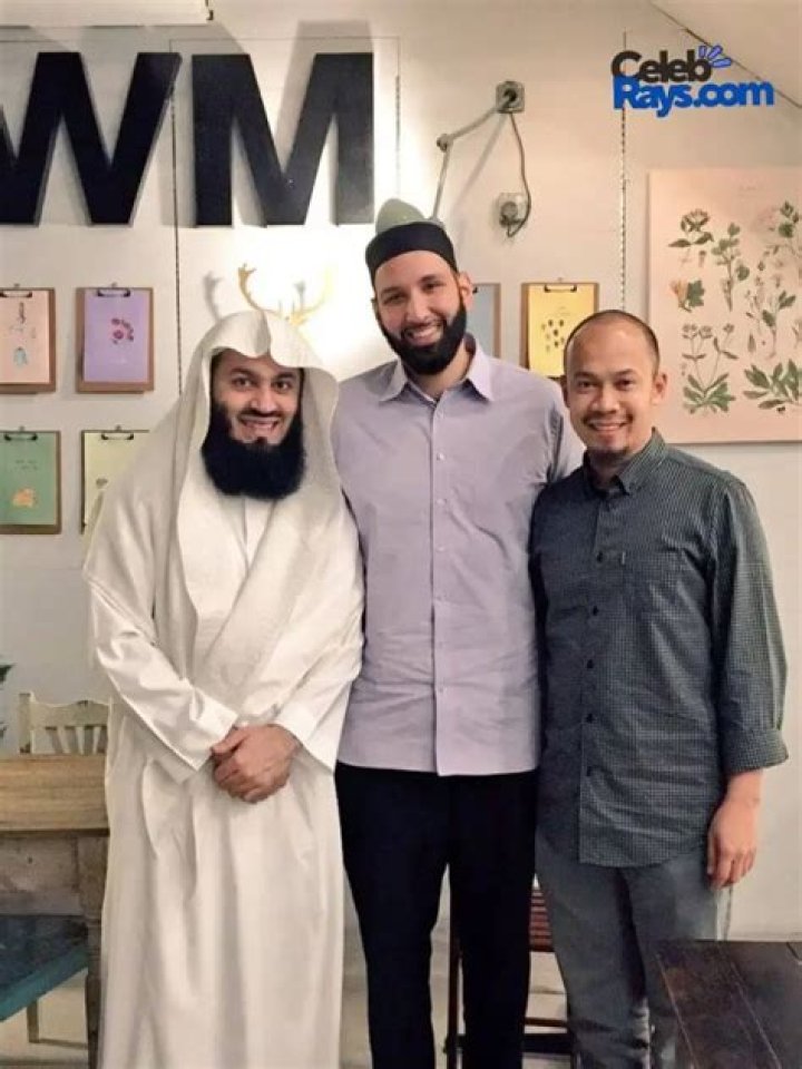 Mufti Menk Height, Weight, Net Worth, Age, Birthday, Wikipedia, Who, Instagram, Biography