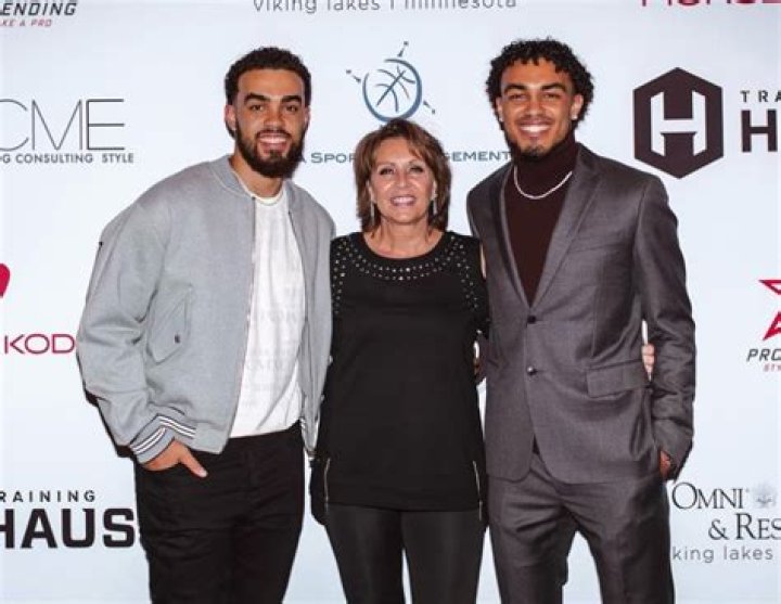 
Who are Tyus Joness Parents? Tyus Jones Biography, Parents Name and More 